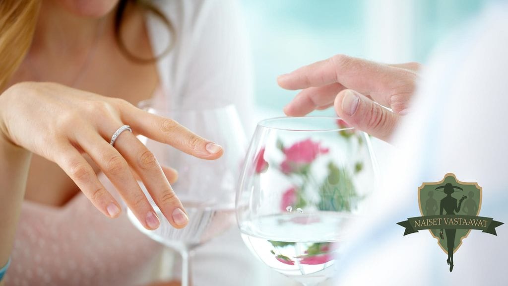 Juttusarjassa naiset vastaavat joka viikko lukijoiden kysymyksiin.