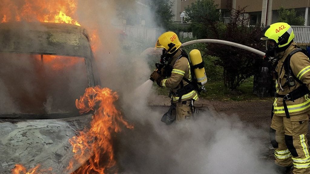 Postin jakeluauto syttyi palamaan Espoossa.