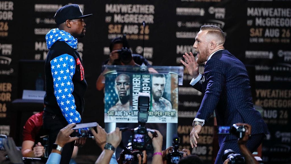 Floyd Mayweather ja Conor McGregor esiintyivät ensimmäisen kerran yleisölle Los Angelesissa tiistaina.