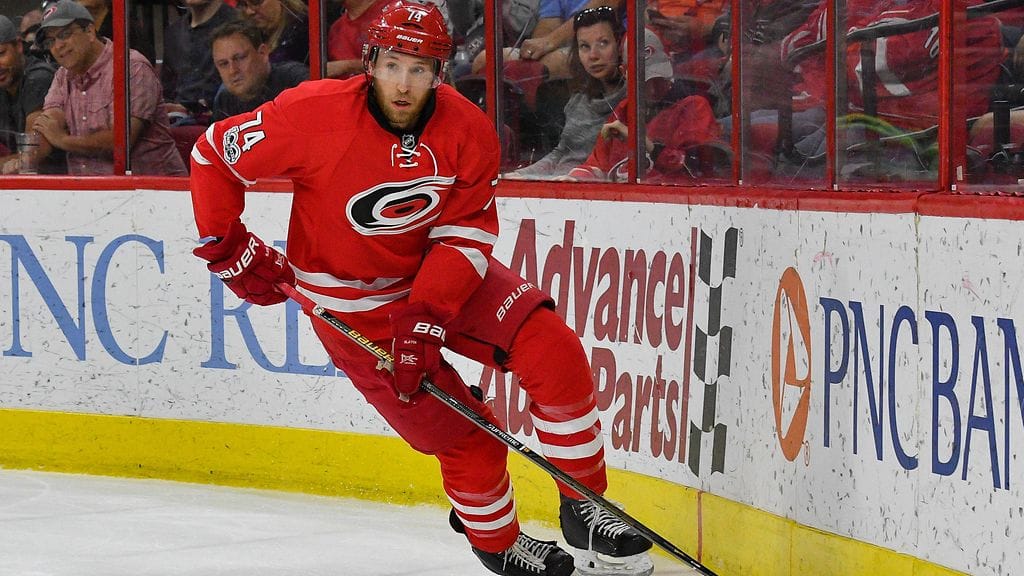 Jaccob Slavin oli viime kaudella Carolinan toiseksi tehokkain puolustaja.