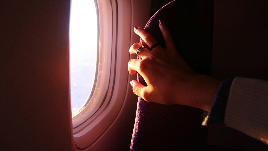 Pelon iskiessä lentopelkoisen kannattaa harhauttaa itseään.