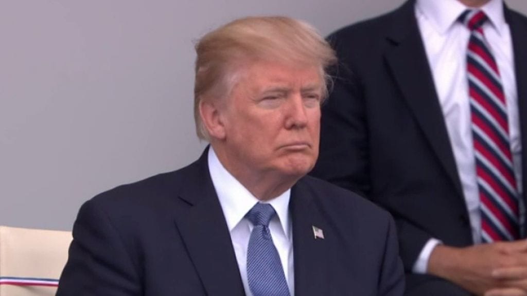 Valkoisen talon viestintäjohtaja on antanut ymmärtää, että Trump saattaisi allekirjoittaa lakipaketin.