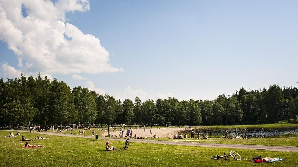 Kuvituskuvaa Linnunlahden uimarannalta.