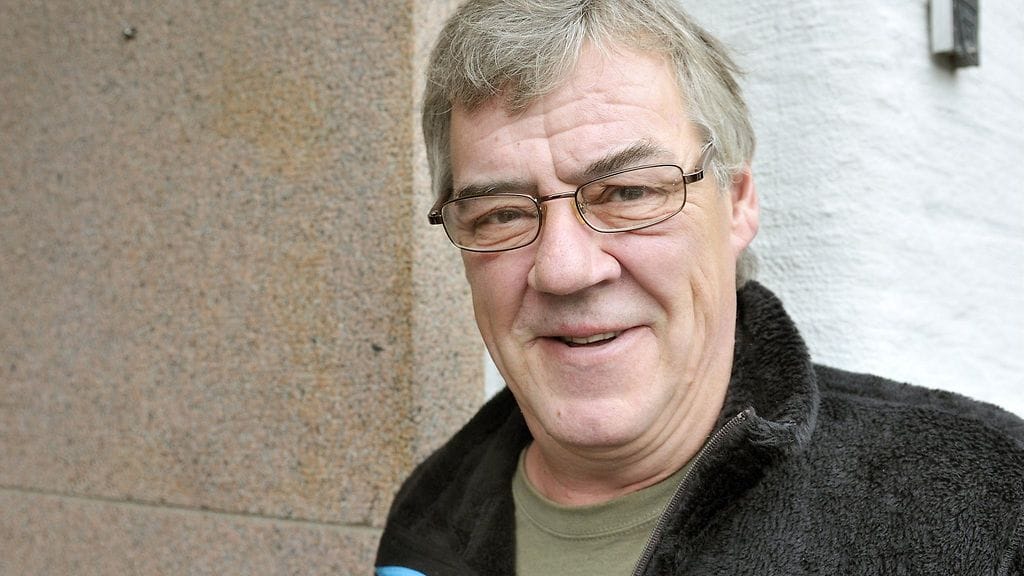 Näyttelijä Aake Kallialan mökkilaituri Mikkelissä joutui ahnaiden piisamien suihin, kertoivat iltapäivälehdet kesällä 2009.