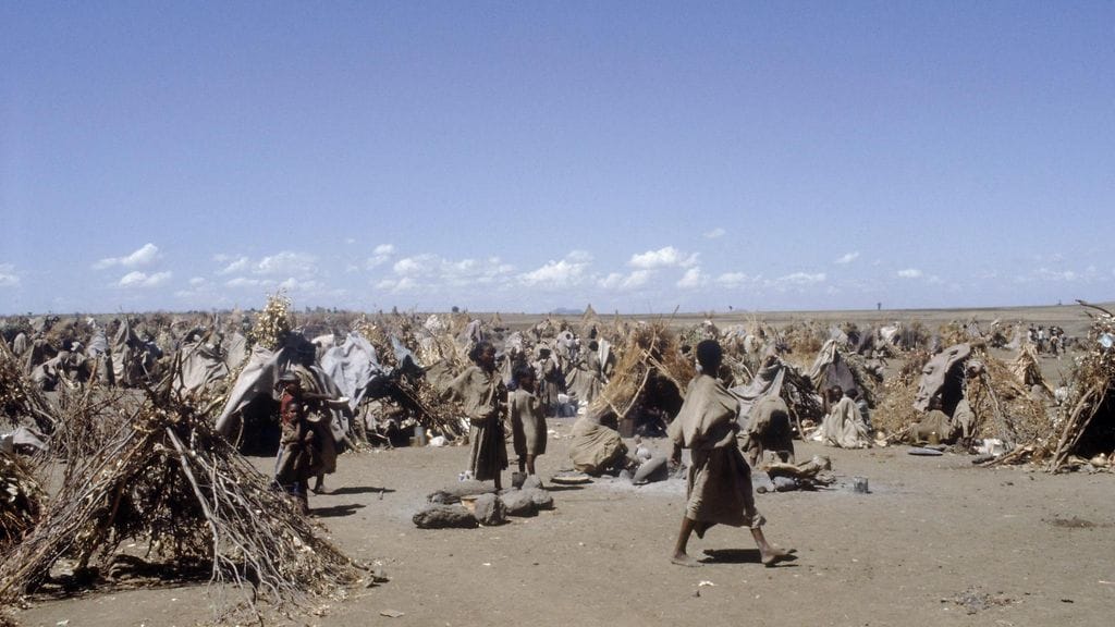 Kuvituskuvassa Etiopian kuivuusalueiden asukkaita toukokuussa 1983.