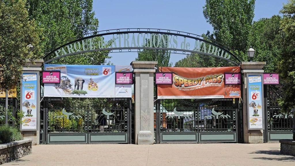 Kuvituskuvassa Parque de Atracciones -huvipuiston portti Madridissa Espanjassa.