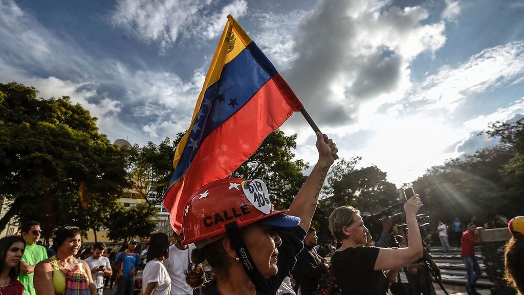 Kuva mielenosoituksista Venezuealasta 15.7.2017.