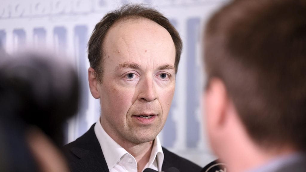 Perussuomalaisten puheenjohtajan Jussi Halla-ahon mukaan puolue ei asetu Sauli Niinistön taakse presidentinvaaleissa.