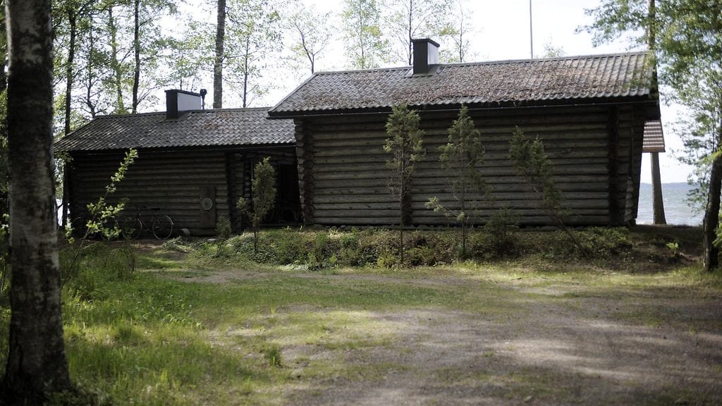 Yksi Aurinkorannan mökeistä Asikkalan Vääksyssä 24. toukokuuta 2011.