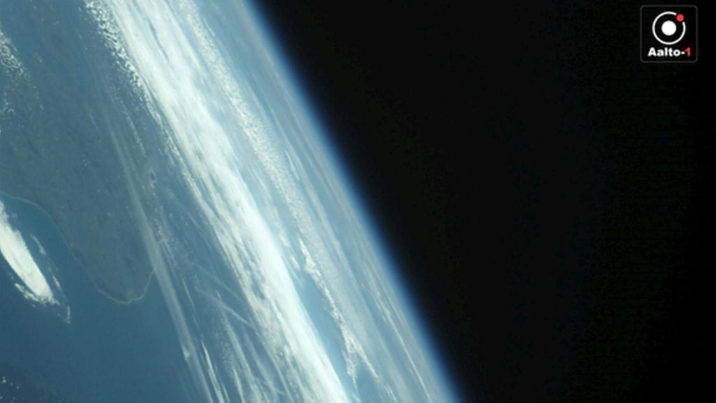 Historian ensimmäisessä suomalaissatelliitista käsin otetussa kuvassa näkyy Tanskan ja Norjan rannikkoa.