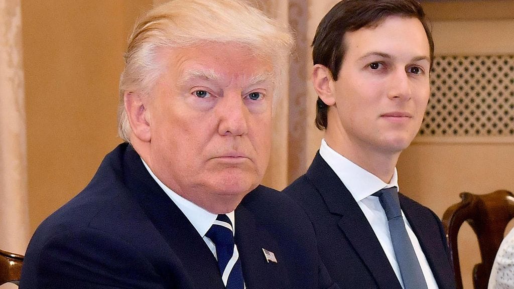 Yhdysvaltain presidentti Donald Trump ja hänen vävynsä Jared Kushner.