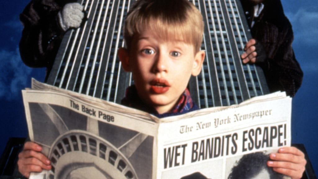 Yksin kotona -elokuva ilmestyi vuonna 1990. Se sai kokonaiset neljä jatko-osaa, joista ensimmäinen ilmestyi vuonna 1992.