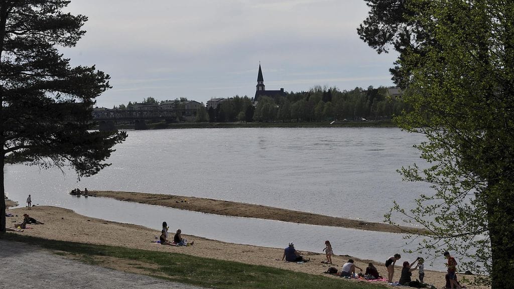 Kuvituskuva Rovaniemen Ounaskosken uimarannalta.