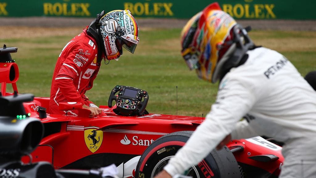 Sebastian Vettel johtaa MM-sarjaa pisteellä Lewis Hamiltoniin.