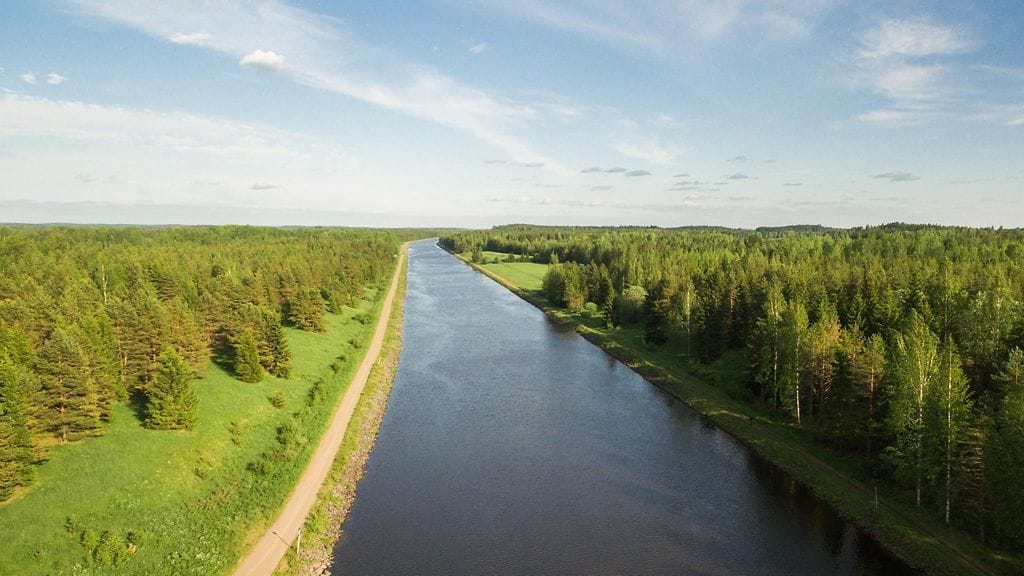 Saimaan kanavalla otettiin kiinni huvivene täynnä maahantuloluvattomia ihmisiä.