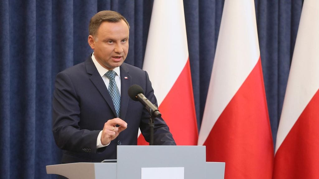 Presidentti Andrzej Duda käytti veto-oikeuttaan maanantaina.