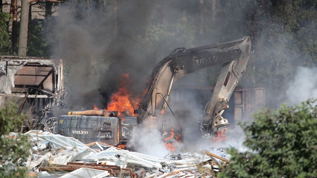 Palava kasa sisälsi puuainesta ja muuta palavaa jätettä.