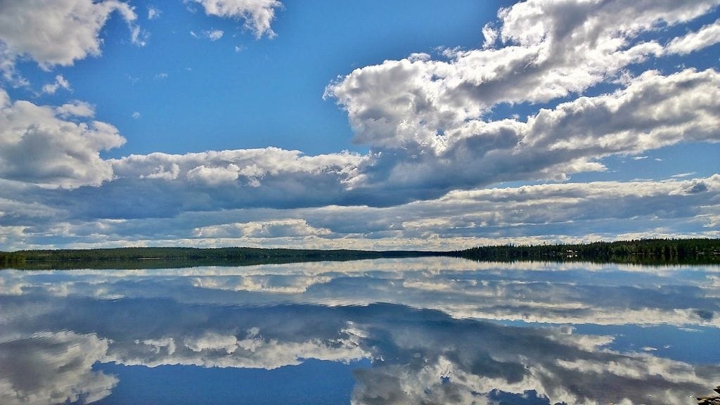Hellerajaa hätyyteltiin Ranualla, jossa Erkki Kylmälä kuvasi kauniin kesäpäivän Simojärvellä.