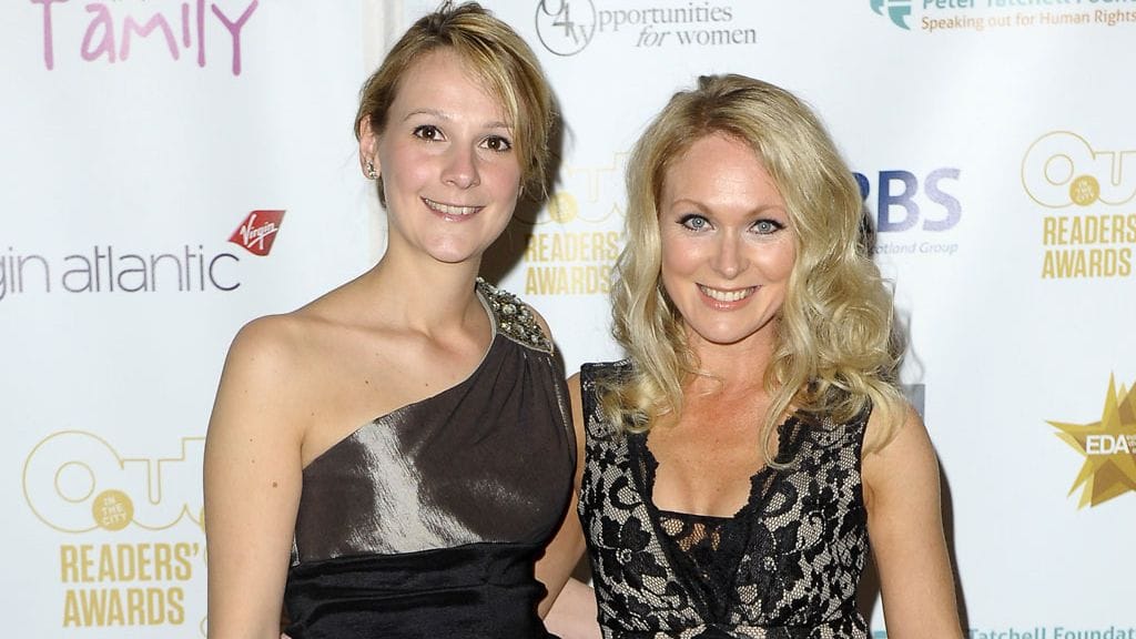 Emmerdalessa Vanessa Woodfieldiä näyttelevä Michelle Hardwick (oik.) ja Rosie Nicholl erosivat helmikuussa.