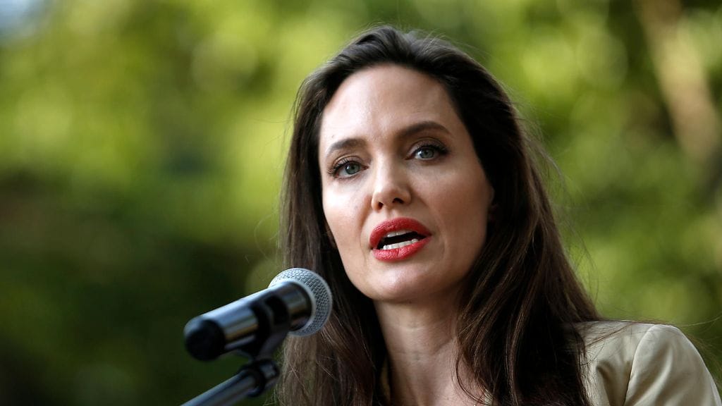 Isän ja tyttären eroavat mielipiteet ovat kylmentäneet kaksikon välejä.