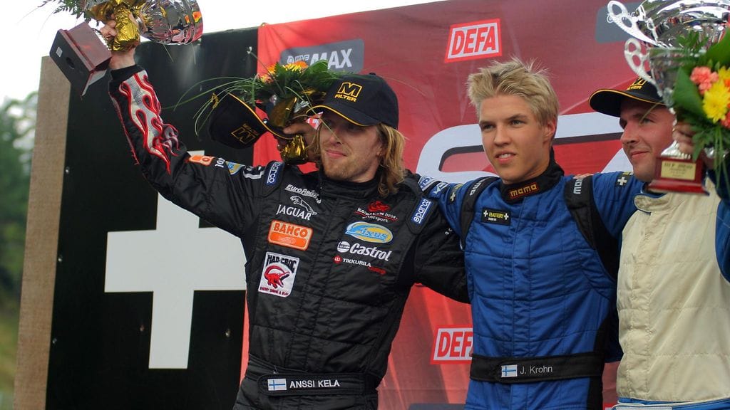 Anssi Kela, Jesse Krohn ja Arto Taimi formula 3 -luokan SM-osakilpailun palkintopallilla Hämeenlinnan Ahvenistossa 25.82007