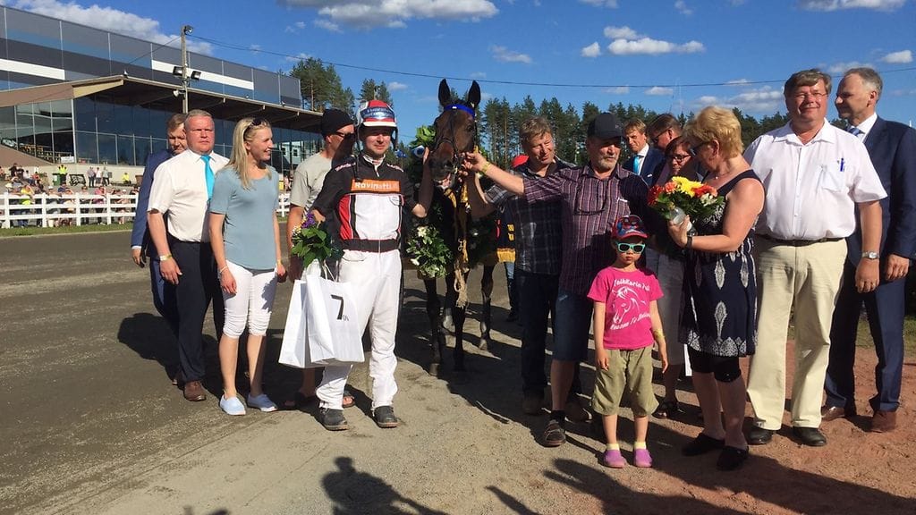Nurmosten talli on ollut viime aikoina "liekeissä". Tallin keulakuva on St Michel -ajonkin voittanut Midnight Hour.
