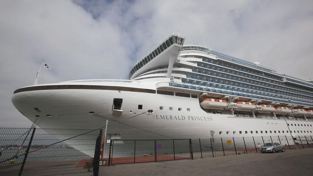 Kuvituskuva. Risteilyalus Emerald Princess Helsingin Hernesaareen satamassa 8. heinäkuuta 2009.
