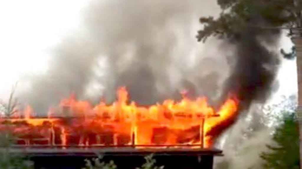 Kevythormista lähtenyt palo tuhosi Marja Isokangas-Huikon talon Perniössä 22.7.2017.