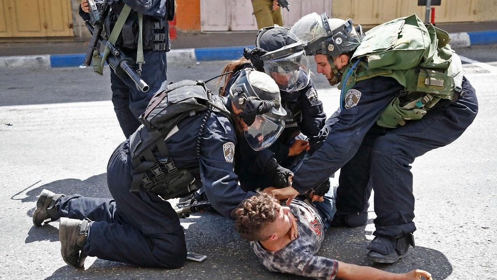 Israelin turvallisuusjoukot pidätivät palestiinalaisnuoren yhteenotossa Hebronissa Länsirannalla.