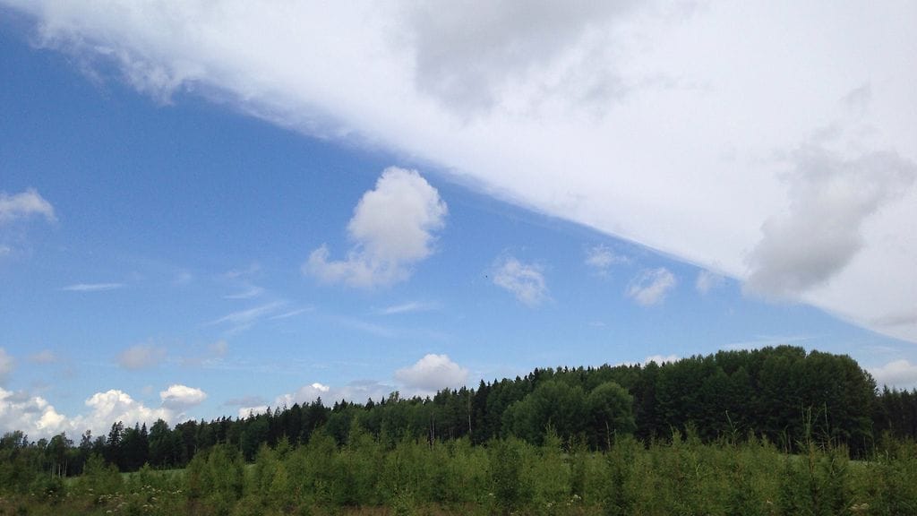 Lukijan kuva katseita keränneestä yläpilvestä Inkoon ja Karjaan välimaastosta.