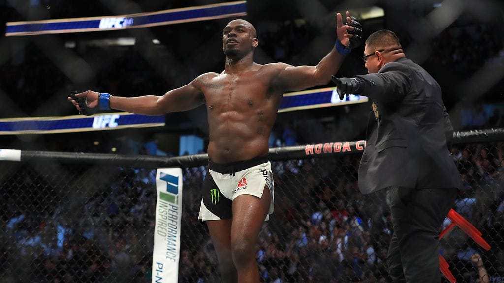 Jon Jones palasi UFC-mestariksi tyrmäysvoitolla.
