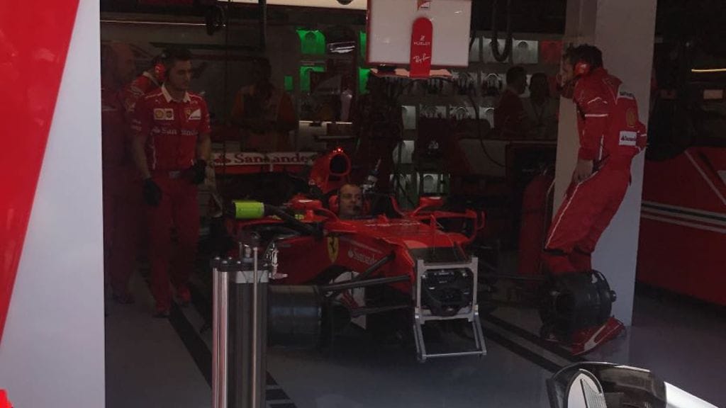 Vettelin auto reilu tunti ennen kisan alkua.