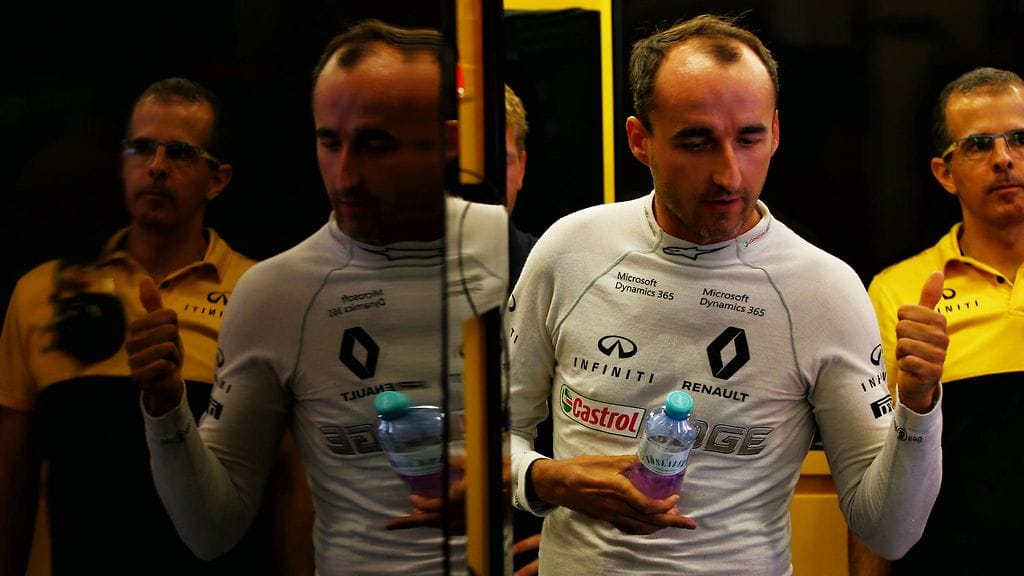 Robert Kubica ajoi vakuttaavan F1-testin Renault'n ratissa.