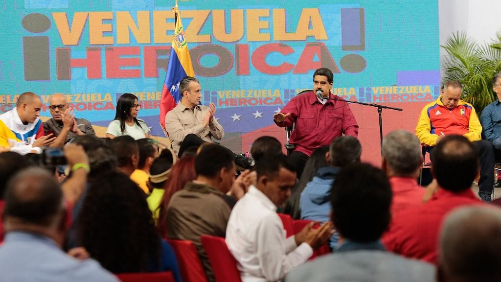 Maduro on puolestaan vakuuttanut, että perustuslain muuttaminen lopettaa Venezuelan taloudellisen ja poliittisen kriisin.