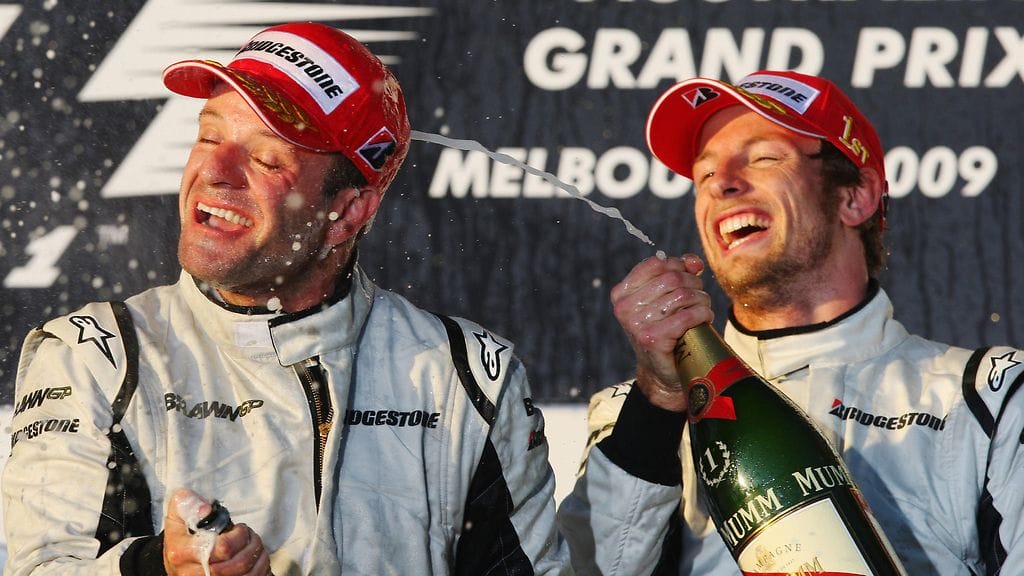Rubens Barrichello ja Jenson Button juhlivat kaksoisvoittoa Brawn GP:n debyyttikilpailussa 2009.