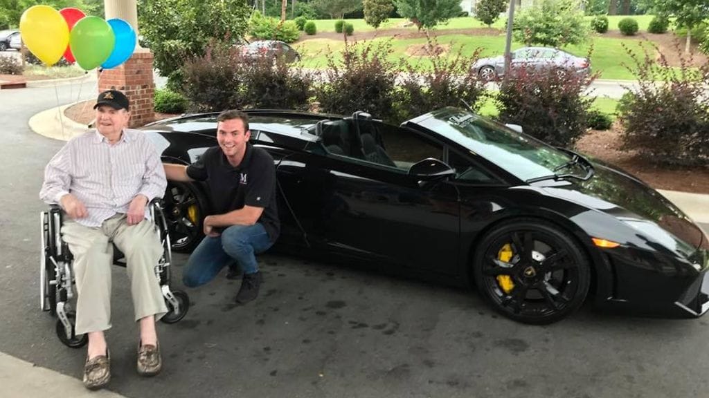 Donald Hambright sai upean 83-vuotislahjan.