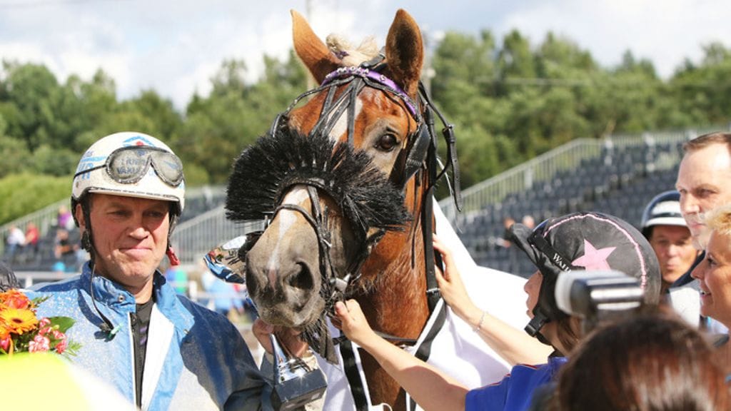 Manu Vanha-Rauvola ohjasti Paolan tunteikkaaseen voittoon Vermossa kuninkuusraviperjantaina.