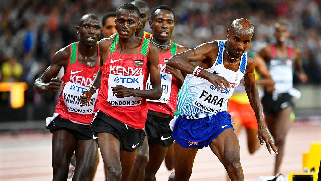 Mo Farah joutui koville kilpaveljien puristuksessa.