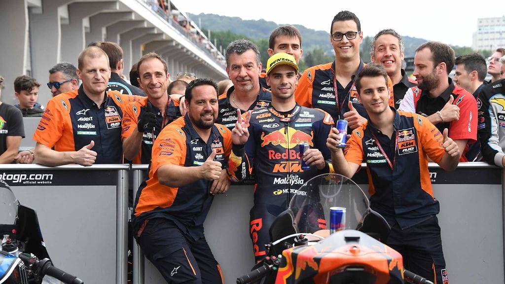 Miguel Oliveira (kesk.) oli toinen Saksan GP:ssä Sachsenringillä.