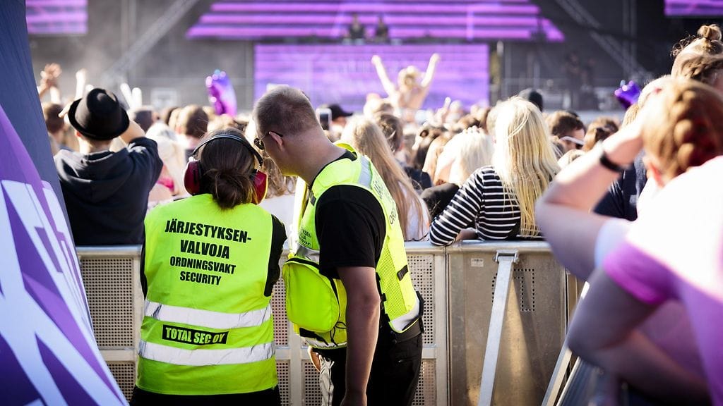 Yksi viikonlopun tapahtumista oli elektronisen musiikin festivaali Weekend Festivali Helsingin Kyläsaaressa.