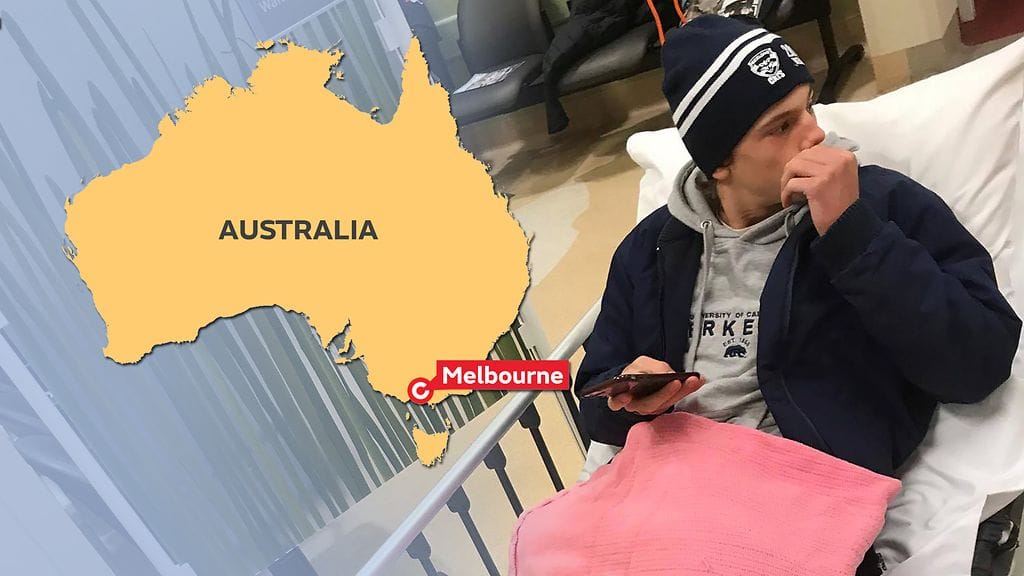 16-vuotias australialaispoika Sam Kanizay sairaalassa sen jälkeen, kun ilmeisesti merikirppulauma oli syönyt hänen jalkansa verille.