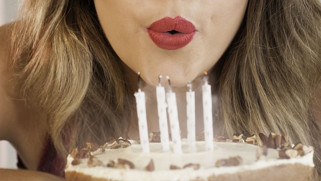 Kynttilöiden puhaltamisella on seurauksensa.