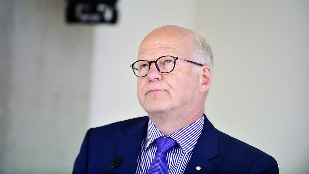 Karhisen mukaan uusia työtehtäviä avautuu, mutta niissä tarvitaan usein toisenlaista osaamista.