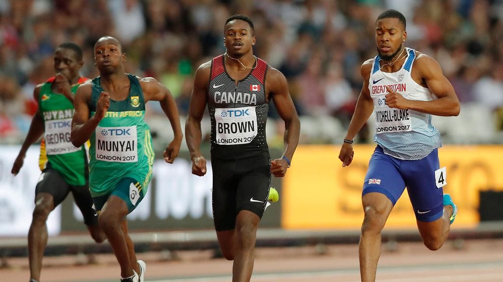 Kanadan Aaron Brown (kesk.) oli yksi vatsataudin saaneista.