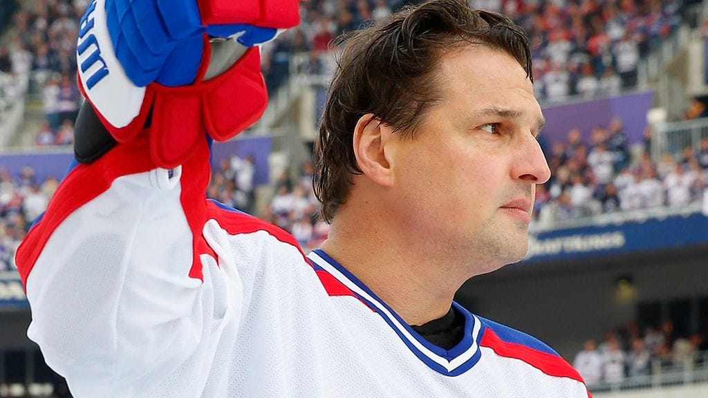 Ed Olczyk pelasi alumnien NHL-ulkoilmaottelussa viime kaudella.