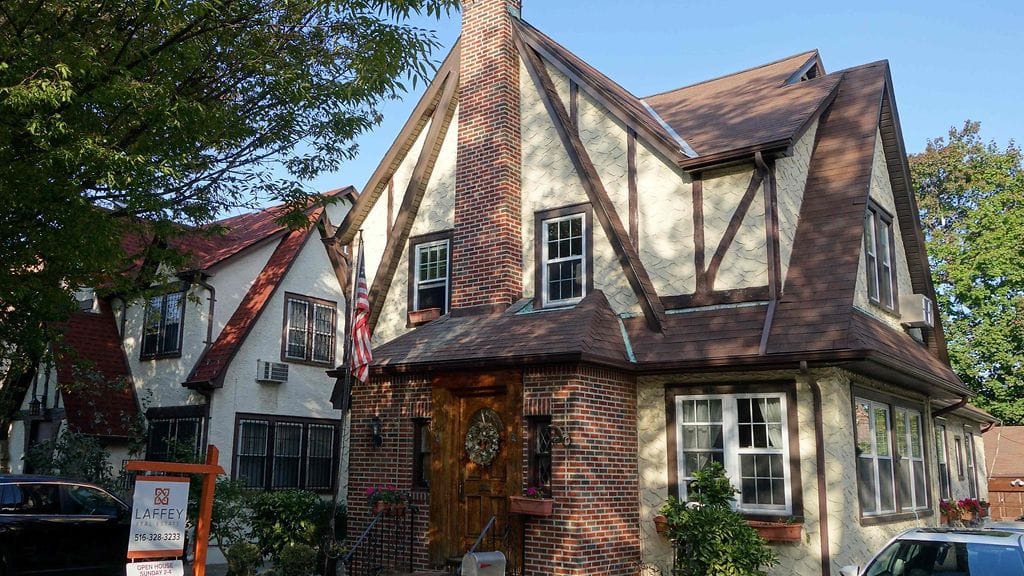 Talon on rakennuttanut Trumpin isä Fred 40-luvulla. Perhe asui siinä aina vuoteen 1951 saakka.