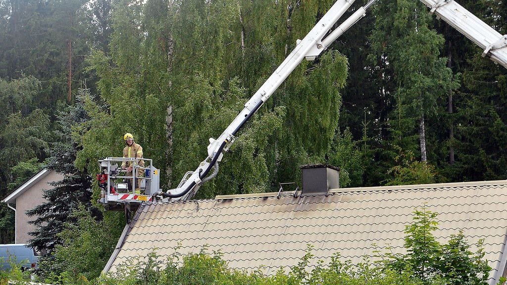 Lapsiperheen omakotitalon yläkerta tuhoutui pahasti tulipalossa tiistaina. Perhe on saanut vaatelahjoituksia sekä tutuilta että tuntemattomilta ihmisiltä.
