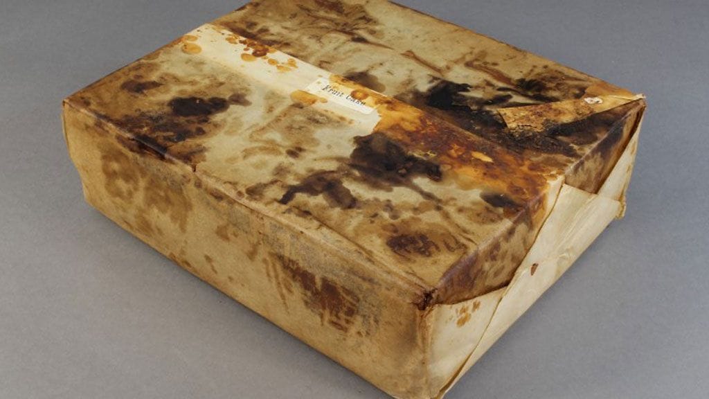 Brittiläisen leipomon hedelmäkakun pala löytyi yli sata vuotta myöhemmin Etelämantereelta. Kuva: Antarctic Heritage Trust