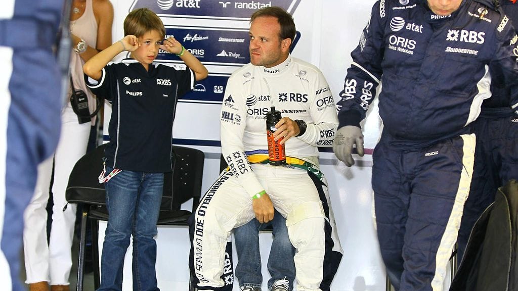 Rubens Barrichello Eduardo-poikansa kanssa Brasilian GP:ssä marraskuussa 2010.