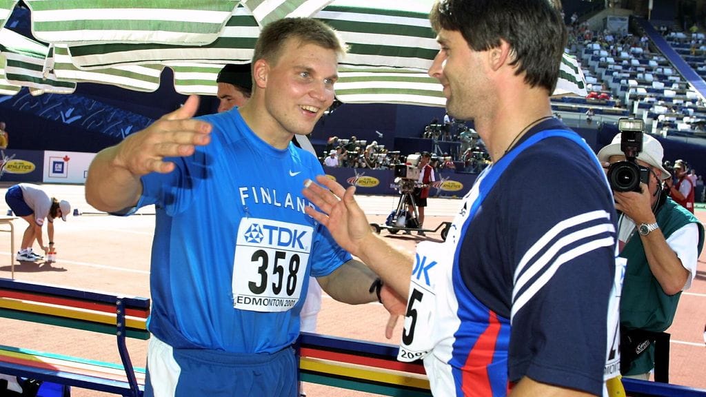 Aki Parviainen ja Jan Zelezny ylittivät 90 metrin rajan MM-finaalissa 2001.
